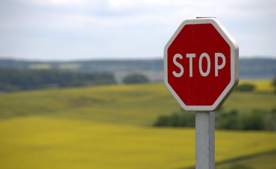 znak zakazu stop