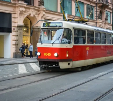 kiedy tramwaj ma pierwszeństwo